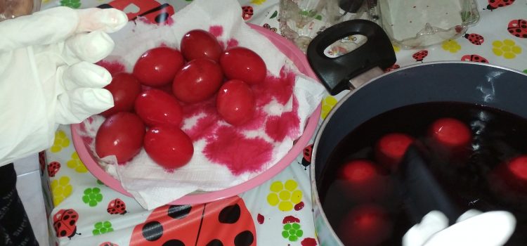 Πασχαλινές δραστηριότητες- Βάψιμο αυγών